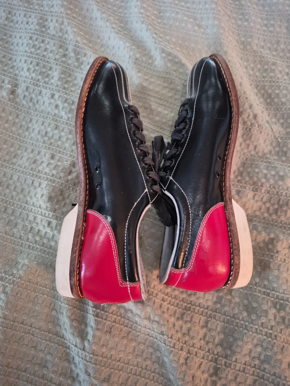 Men's  Brunswick Classic Bowling Shoes,Two-Tone Black &  Red  7.5